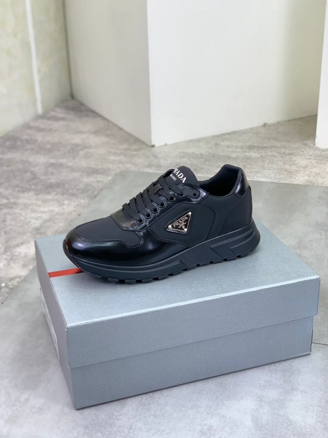 Men's shoes 💰P580💰 [New style] High version official website popular models are on the market, 🆘 The trendy brand (Prada) mainly promotes popular models, avant-garde and versatile fashionable men's shoes private version mold opening, cowhide surface splicing 1:1 replica... Fashion is simple, original imported cowhide and lining cowhide feet; the atmosphere and personality are more fashionable, eye-catching and pursuing class. It will subvert the old idea and be with you to spend time with you. A must-have for fashionistas! Must keep for yourself ! High-end comfort, high-end quality workmanship. Size: 38-45; multiple colors available.